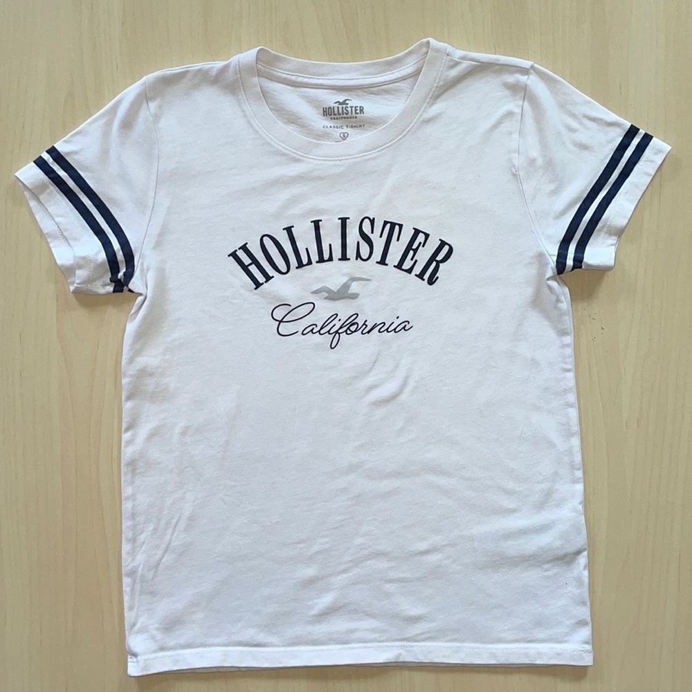 Hollister Juniors Size Small White and Navy Blue Classic T-Shirt